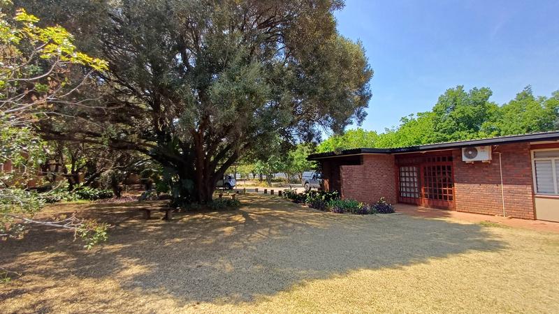 Commercial Property for Sale in Die Hoewes Gauteng