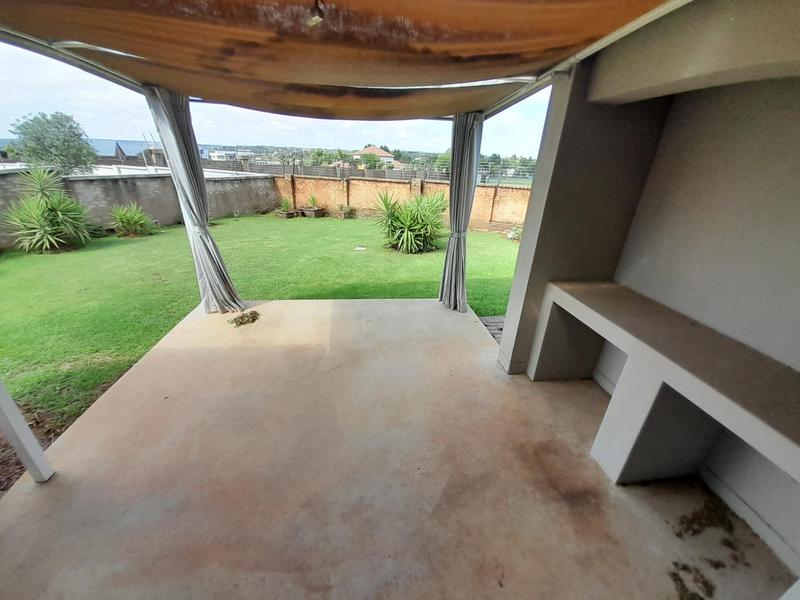 2 Bedroom Property for Sale in Zwavelpoort Gauteng