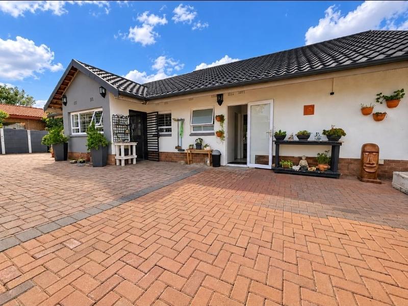 2 Bedroom Property for Sale in Raceview Gauteng