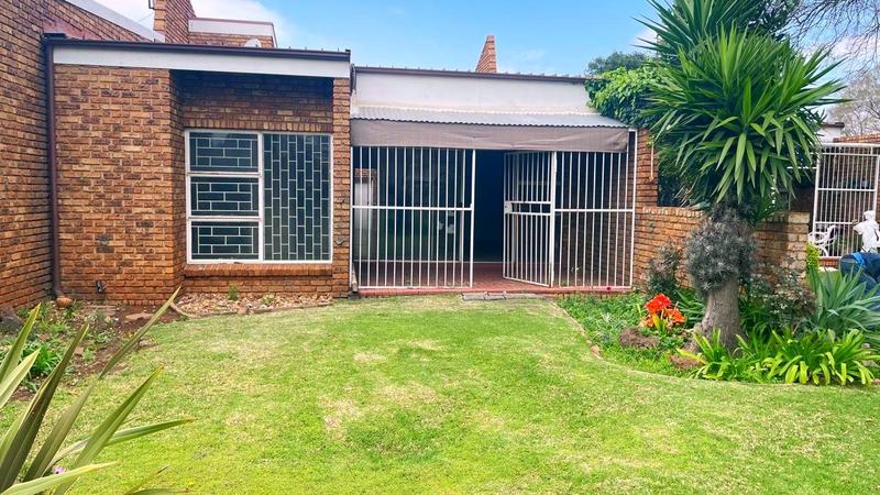 2 Bedroom Property for Sale in Flora Gardens Gauteng