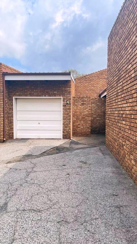 2 Bedroom Property for Sale in Flora Gardens Gauteng