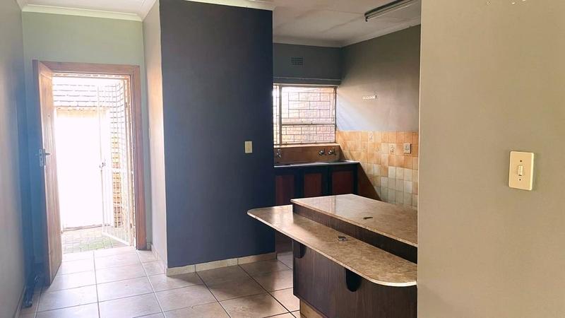 2 Bedroom Property for Sale in Flora Gardens Gauteng