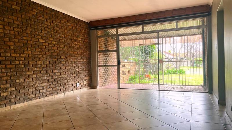 2 Bedroom Property for Sale in Flora Gardens Gauteng