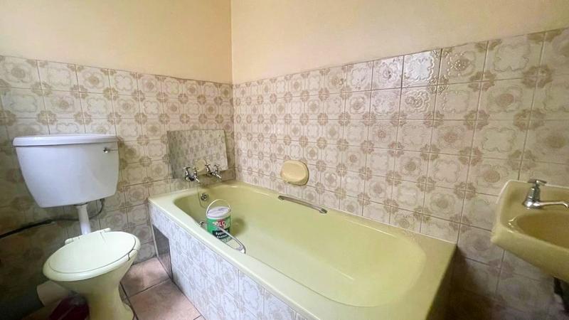 2 Bedroom Property for Sale in Flora Gardens Gauteng