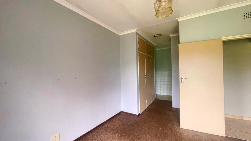 2 Bedroom Property for Sale in Flora Gardens Gauteng
