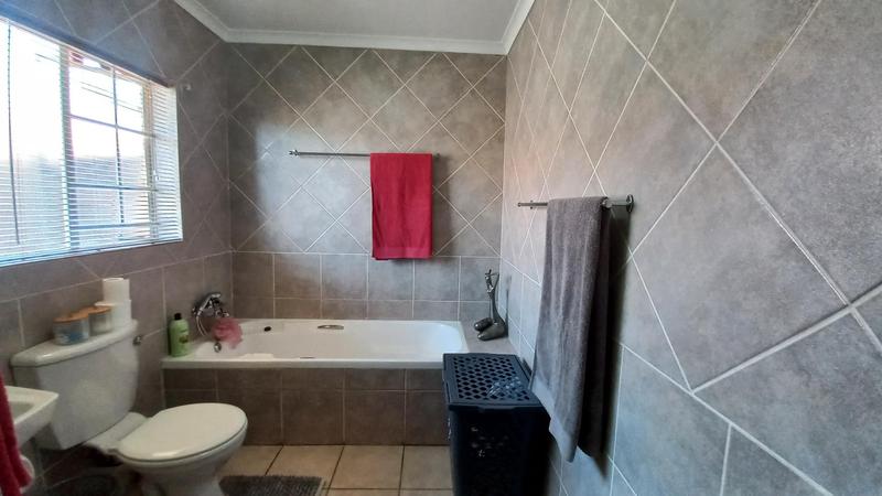 To Let 2 Bedroom Property for Rent in Rooihuiskraal North Gauteng