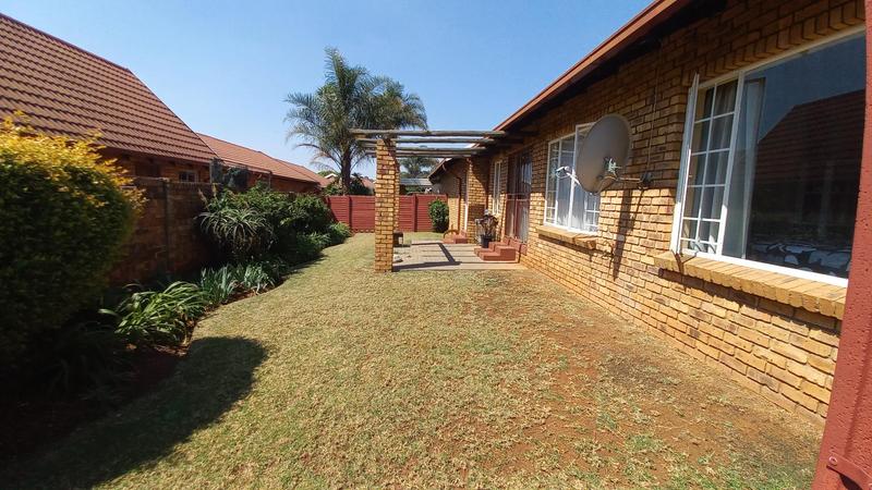 To Let 2 Bedroom Property for Rent in Rooihuiskraal North Gauteng