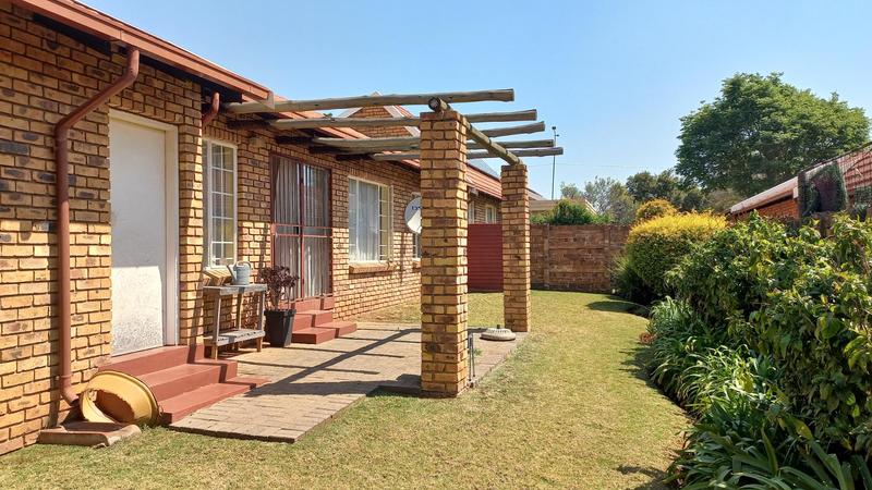 To Let 2 Bedroom Property for Rent in Rooihuiskraal North Gauteng