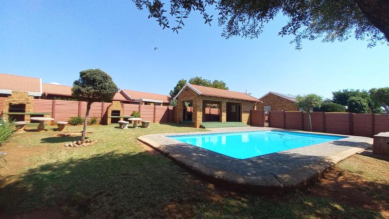 To Let 2 Bedroom Property for Rent in Rooihuiskraal North Gauteng