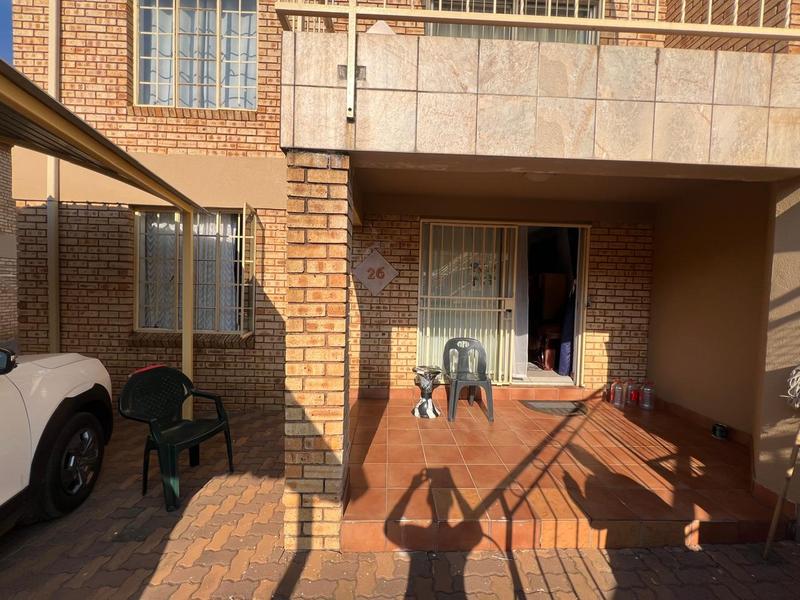 2 Bedroom Property for Sale in Helikonpark Gauteng
