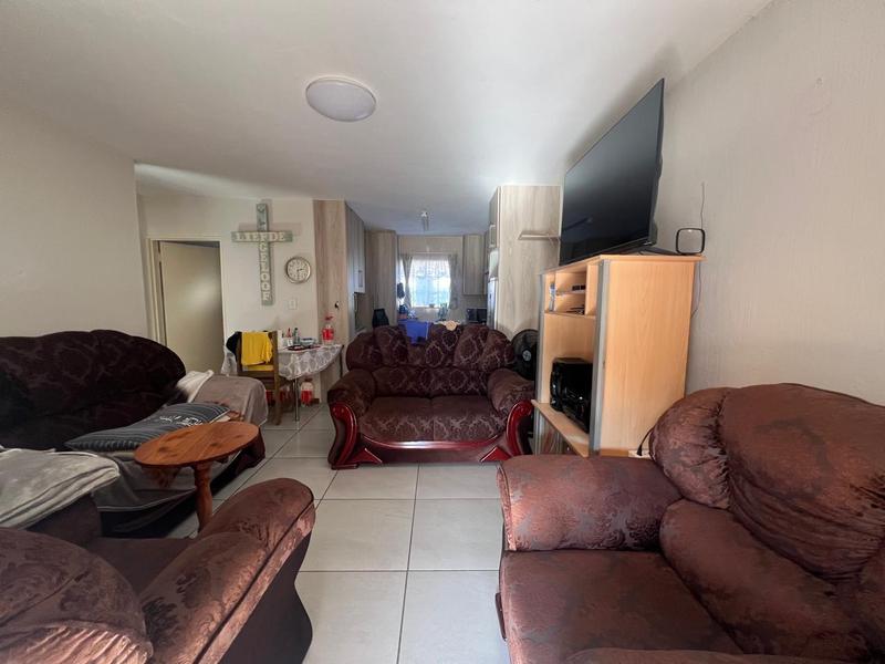 2 Bedroom Property for Sale in Helikonpark Gauteng