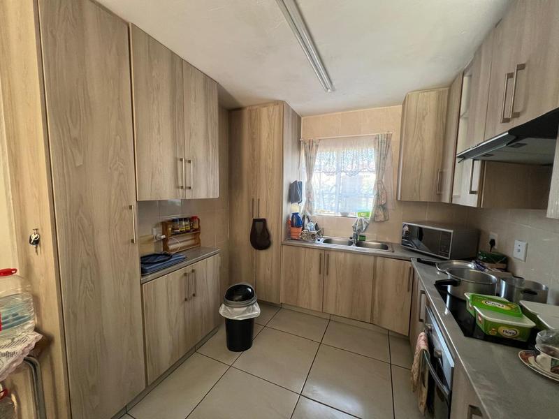 2 Bedroom Property for Sale in Helikonpark Gauteng