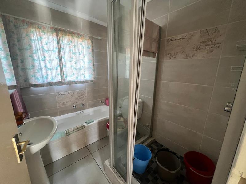 2 Bedroom Property for Sale in Helikonpark Gauteng