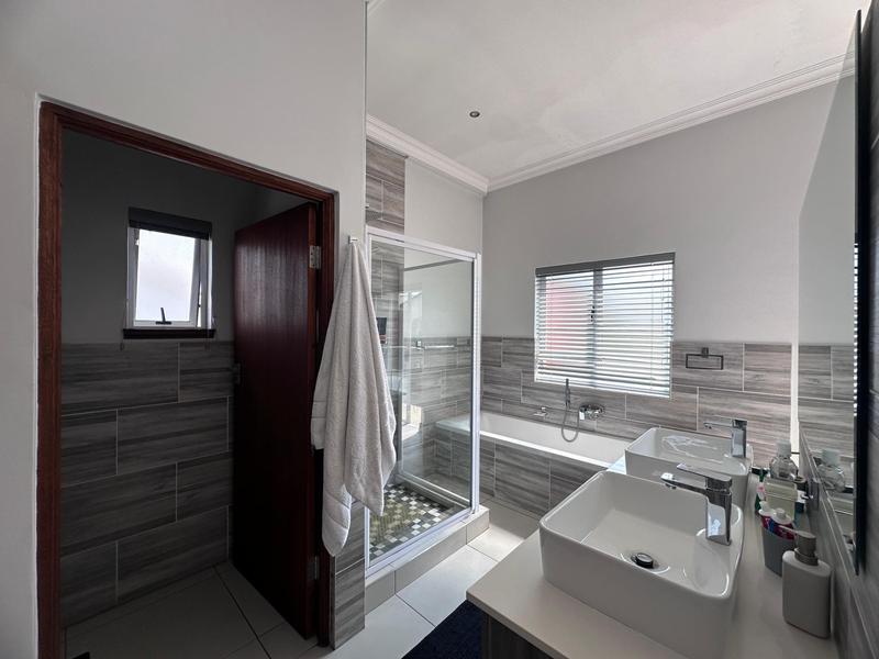 3 Bedroom Property for Sale in Midstream Meadows Gauteng