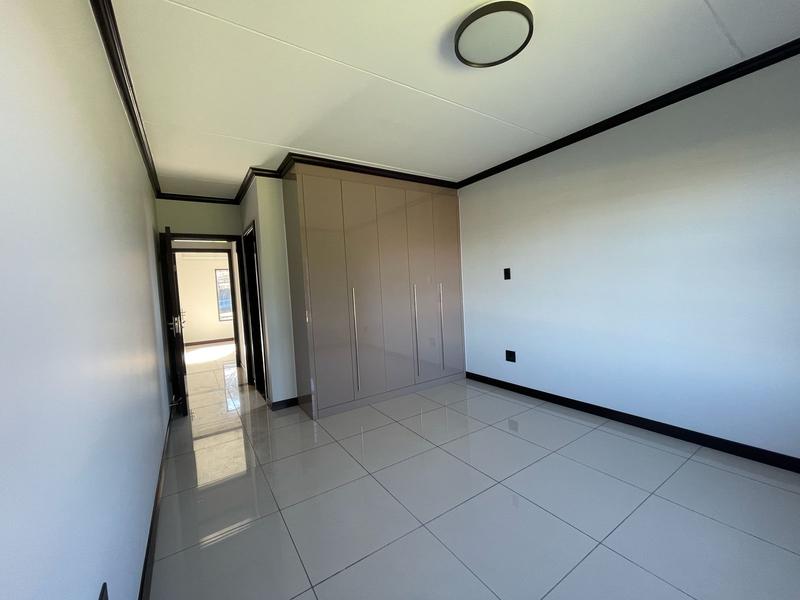 2 Bedroom Property for Sale in Blue Hills Gauteng
