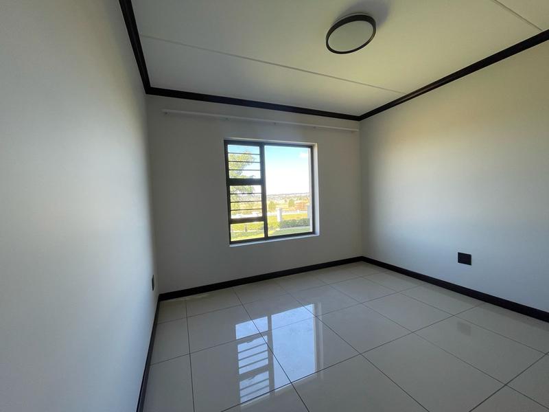 2 Bedroom Property for Sale in Blue Hills Gauteng