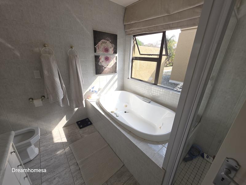 To Let 4 Bedroom Property for Rent in River Club Gauteng