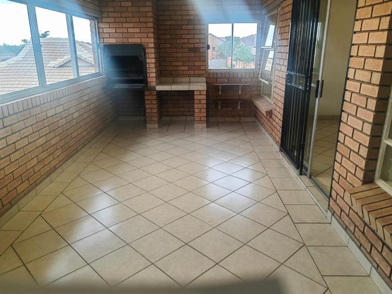 2 Bedroom Property for Sale in Silver Lakes Gauteng