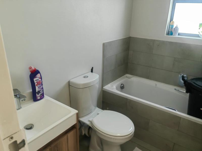 To Let 2 Bedroom Property for Rent in Lombardy Estate Gauteng