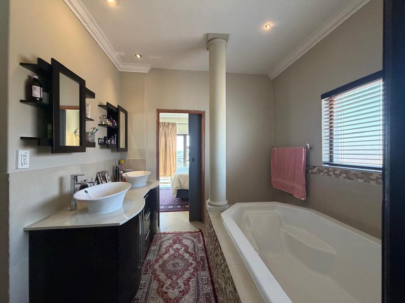 4 Bedroom Property for Sale in Blue Valley Golf Estate Gauteng