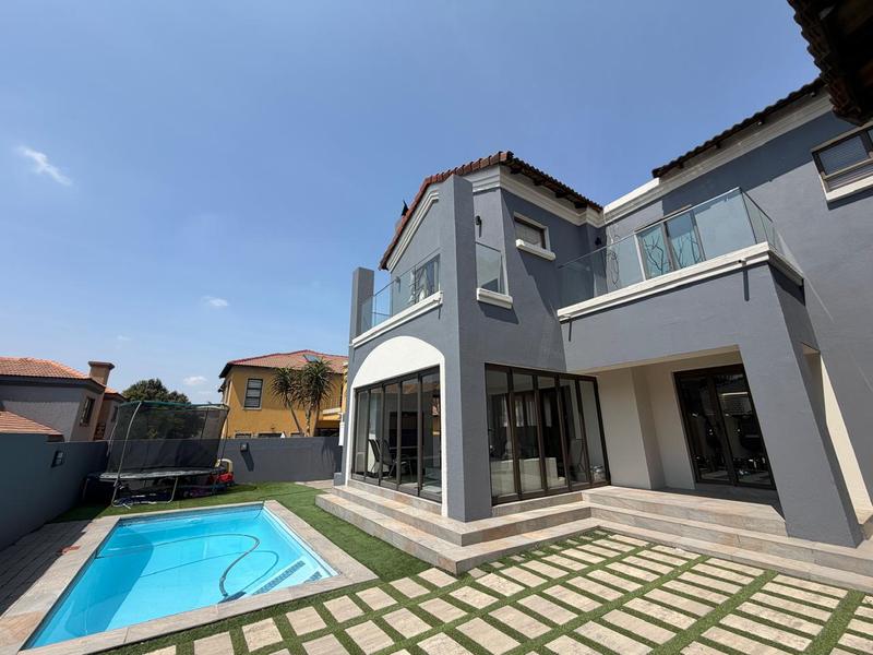 4 Bedroom Property for Sale in Blue Valley Golf Estate Gauteng