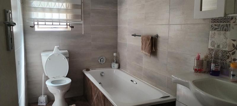 3 Bedroom Property for Sale in Wildtuinpark Gauteng