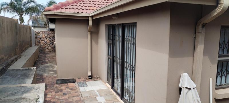 3 Bedroom Property for Sale in Wildtuinpark Gauteng