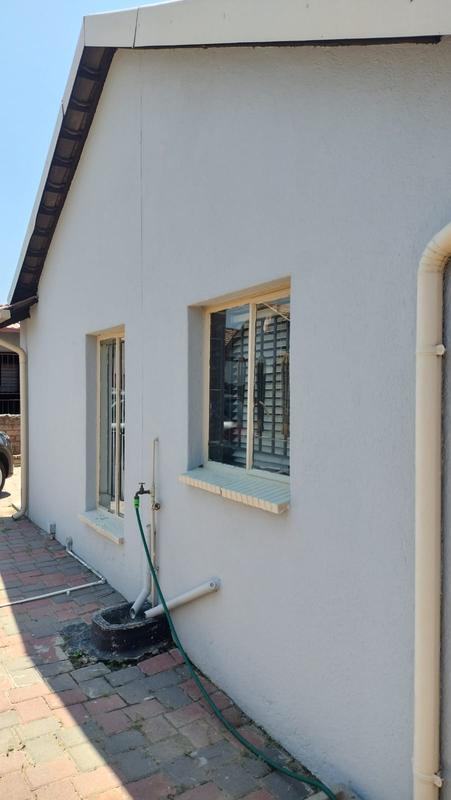 2 Bedroom Property for Sale in Lotus Gardens Gauteng