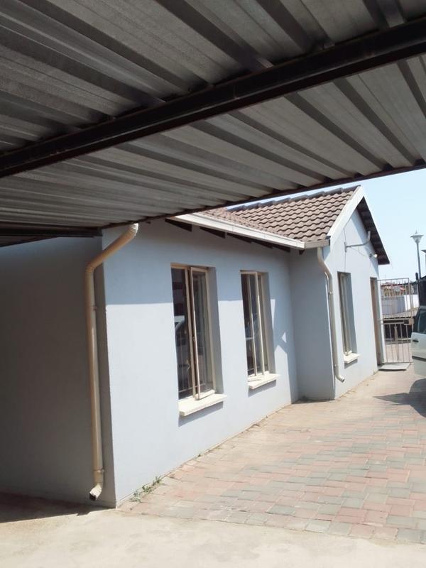 2 Bedroom Property for Sale in Lotus Gardens Gauteng