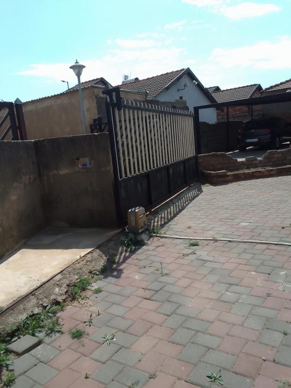 2 Bedroom Property for Sale in Lotus Gardens Gauteng