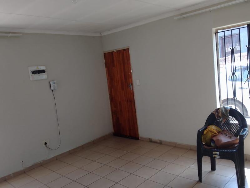 2 Bedroom Property for Sale in Lotus Gardens Gauteng