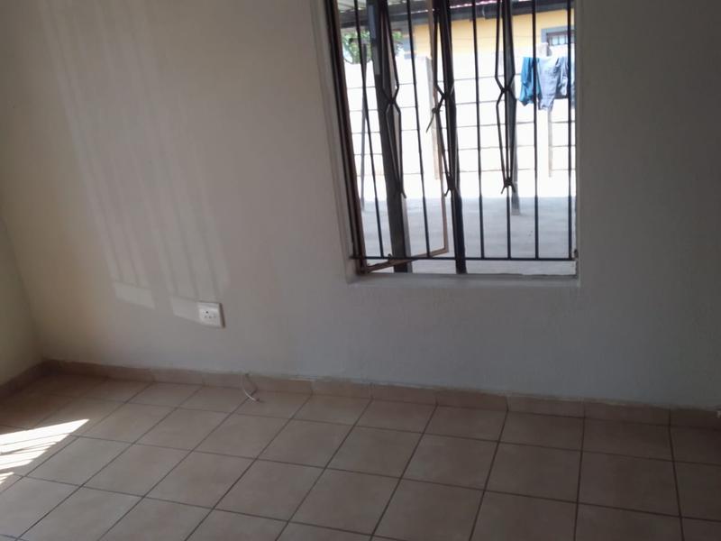 2 Bedroom Property for Sale in Lotus Gardens Gauteng