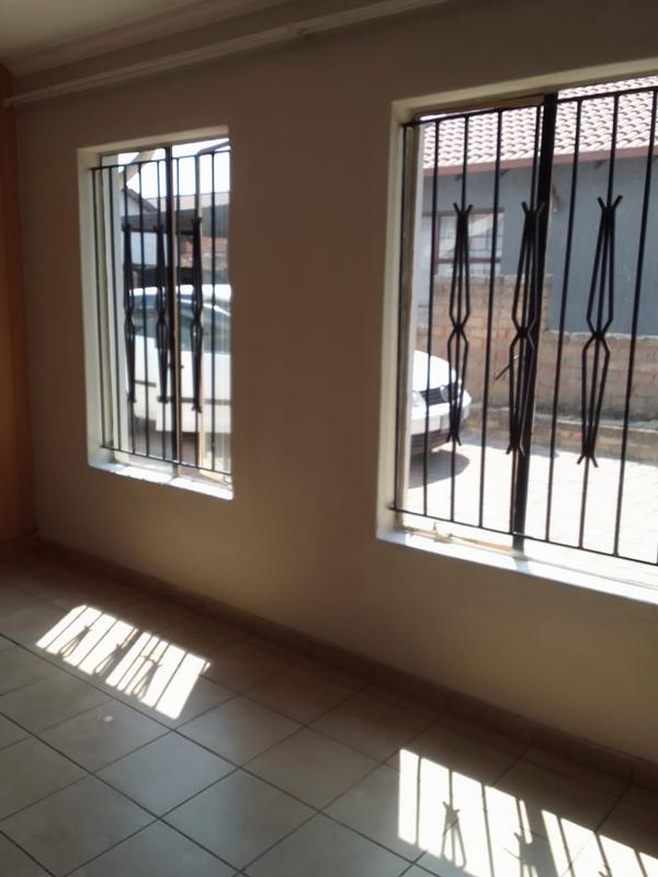 2 Bedroom Property for Sale in Lotus Gardens Gauteng