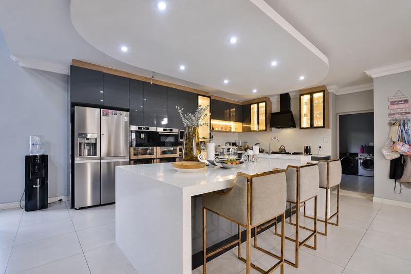 5 Bedroom Property for Sale in Pinehaven Gauteng