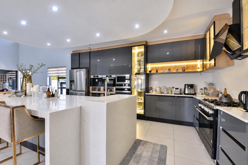 5 Bedroom Property for Sale in Pinehaven Gauteng