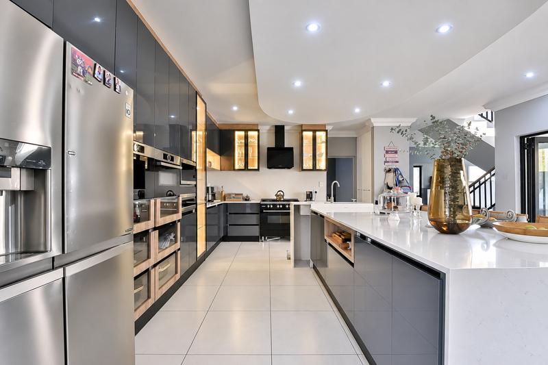 5 Bedroom Property for Sale in Pinehaven Gauteng