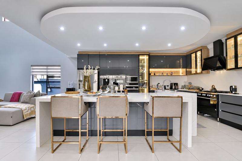 5 Bedroom Property for Sale in Pinehaven Gauteng