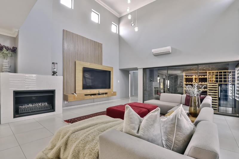 5 Bedroom Property for Sale in Pinehaven Gauteng