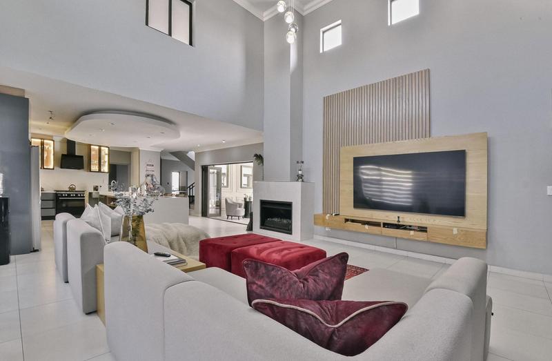 5 Bedroom Property for Sale in Pinehaven Gauteng