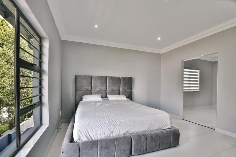 5 Bedroom Property for Sale in Pinehaven Gauteng