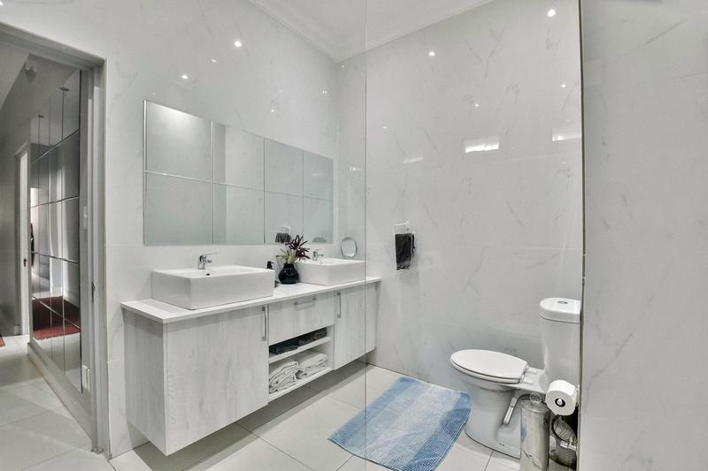 5 Bedroom Property for Sale in Pinehaven Gauteng