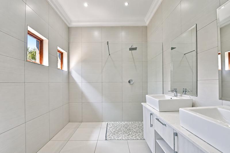 5 Bedroom Property for Sale in Pinehaven Gauteng