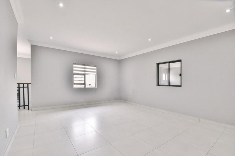 5 Bedroom Property for Sale in Pinehaven Gauteng