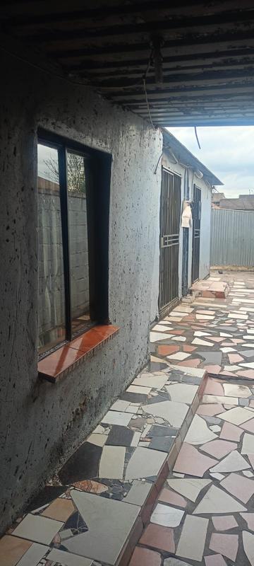 To Let 1 Bedroom Property for Rent in Jabavu Gauteng