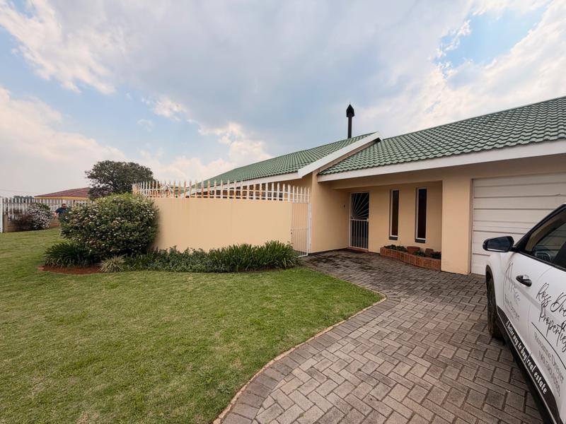 3 Bedroom Property for Sale in Unitas Park Gauteng