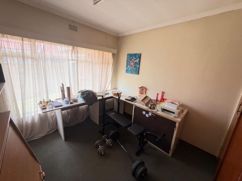 3 Bedroom Property for Sale in Unitas Park Gauteng