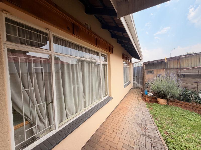 3 Bedroom Property for Sale in Unitas Park Gauteng