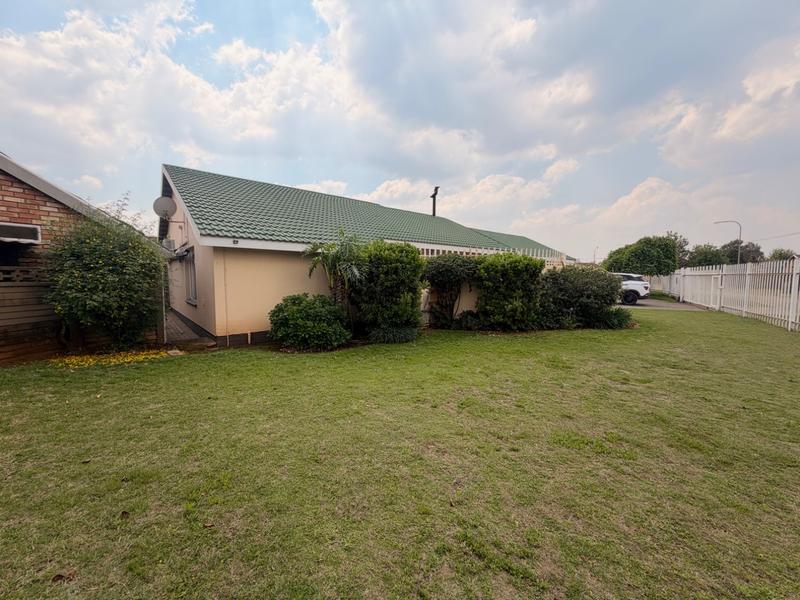 3 Bedroom Property for Sale in Unitas Park Gauteng