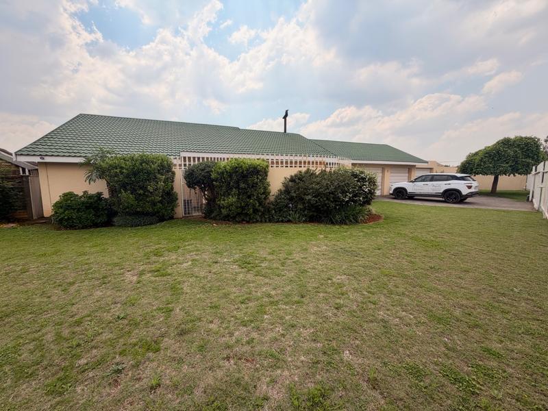 3 Bedroom Property for Sale in Unitas Park Gauteng