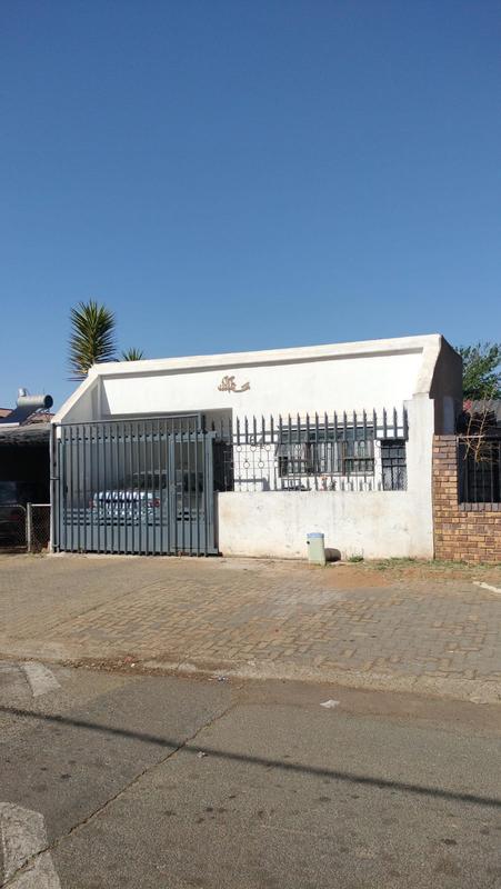 4 Bedroom Property for Sale in Lenasia Gauteng